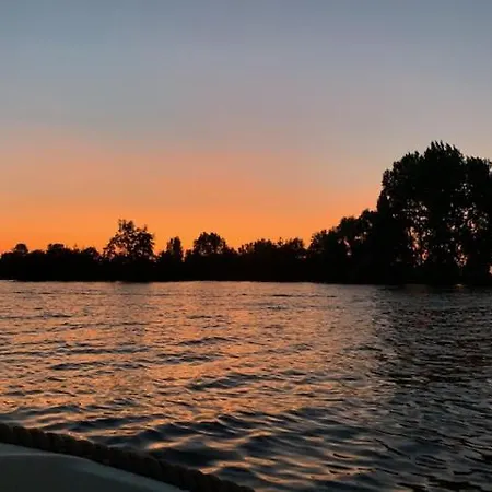 At The Water, Fire Place, Boat And Sup Rent, Near Amsterdam بيت للعطل *